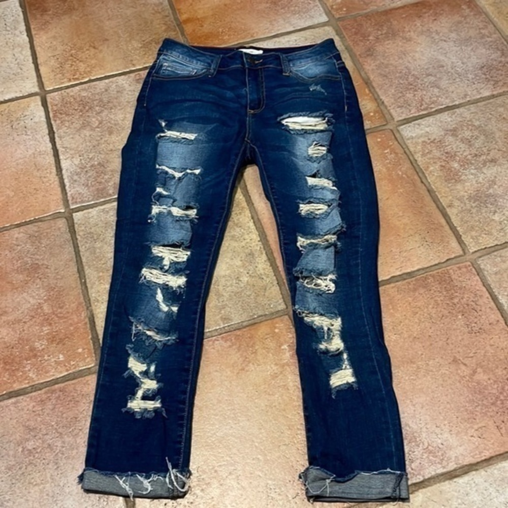 CELLO EXTREME DISTRESSED SKINNY JEANS SIZE SMALL